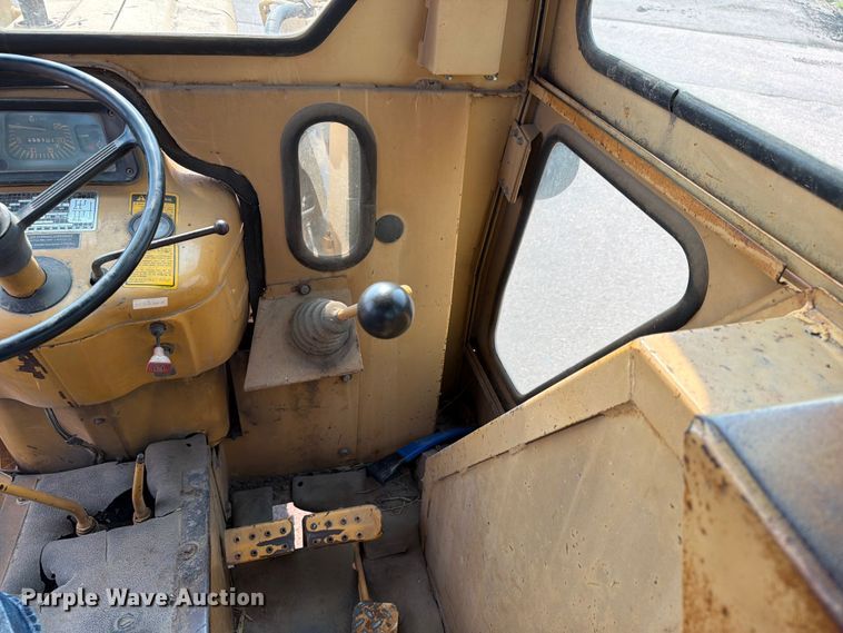image for item FT6539 1987 Ford 445 tractor