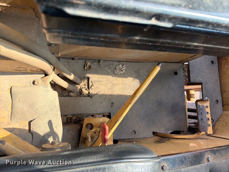 image for item FT6539 1987 Ford 445 tractor