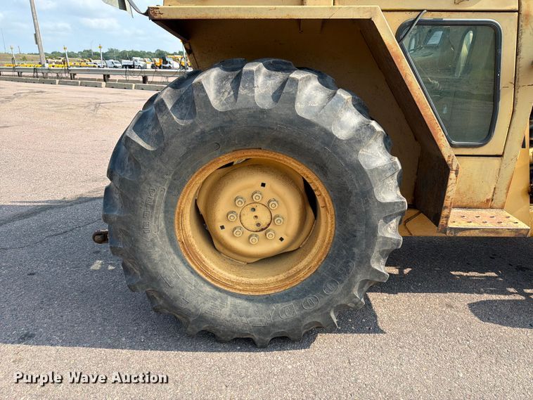 image for item FT6539 1987 Ford 445 tractor