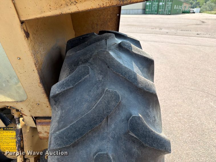 image for item FT6539 1987 Ford 445 tractor