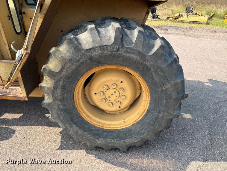 image for item FT6539 1987 Ford 445 tractor