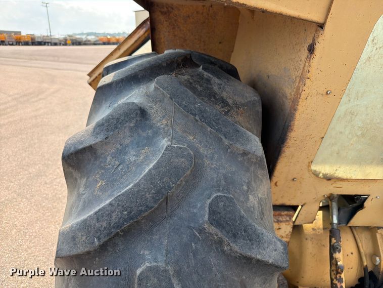 image for item FT6539 1987 Ford 445 tractor