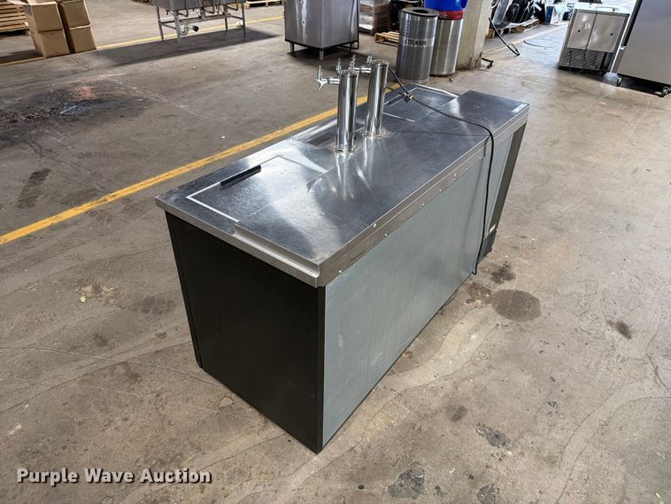 image for item FT6553 Beverage Air DD68C-1-B kegerator