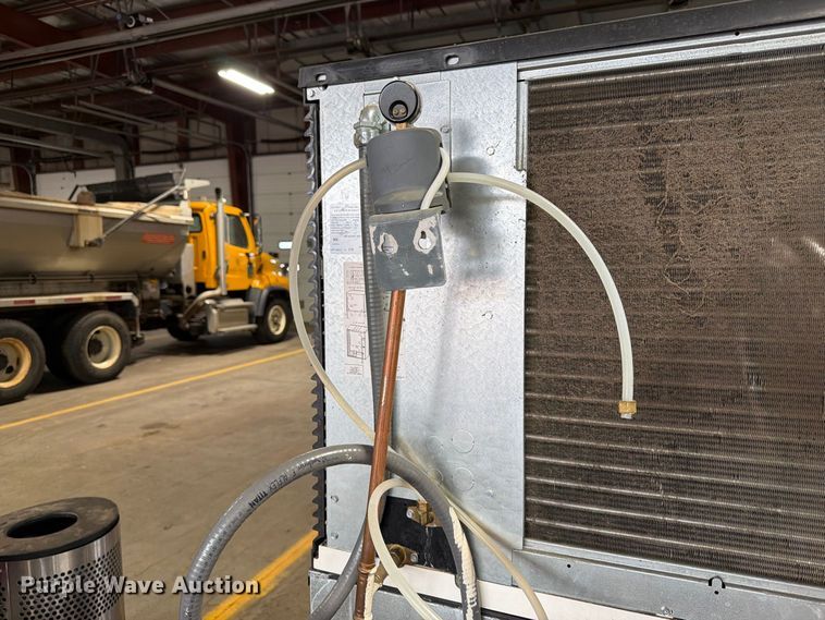 image for item FT6554 Manitowoc IY1004A-261 ice machine