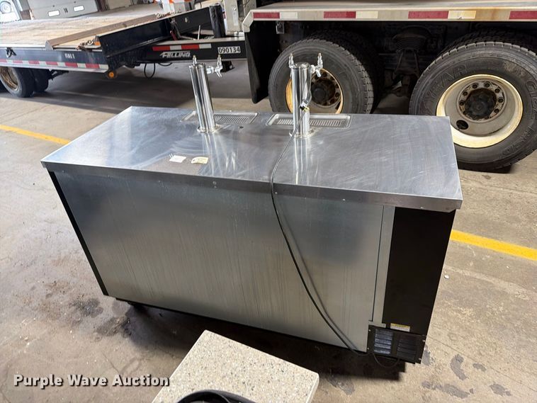 image for item FT6556 Beverage Air DD68-1-B kegerator