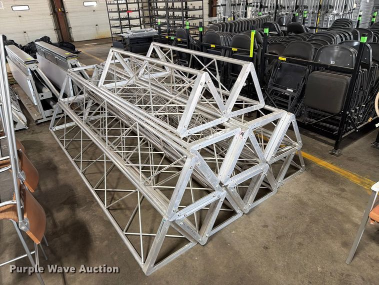 Metal Tri-Trusses
