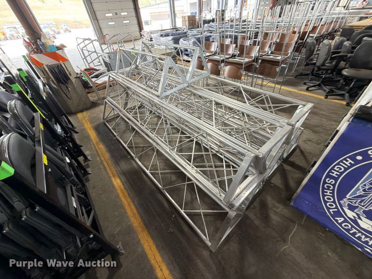 image for item FT6569 Metal Tri-Trusses