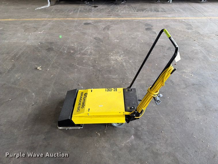 image for item FT6573 Tornado BR460ESC escalator cleaner