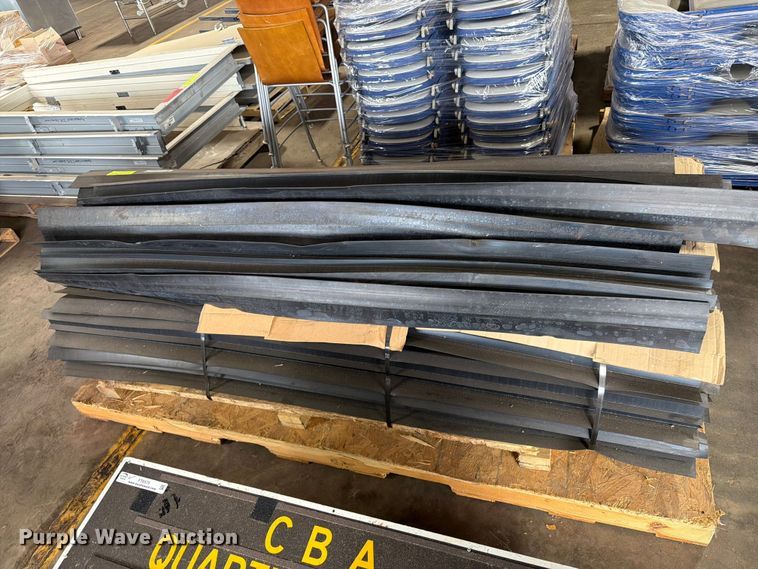 image for item FT6574 Approximately 50 pieces of T Shape Rubber molding