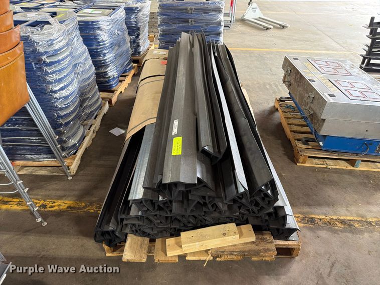 image for item FT6574 Approximately 50 pieces of T Shape Rubber molding