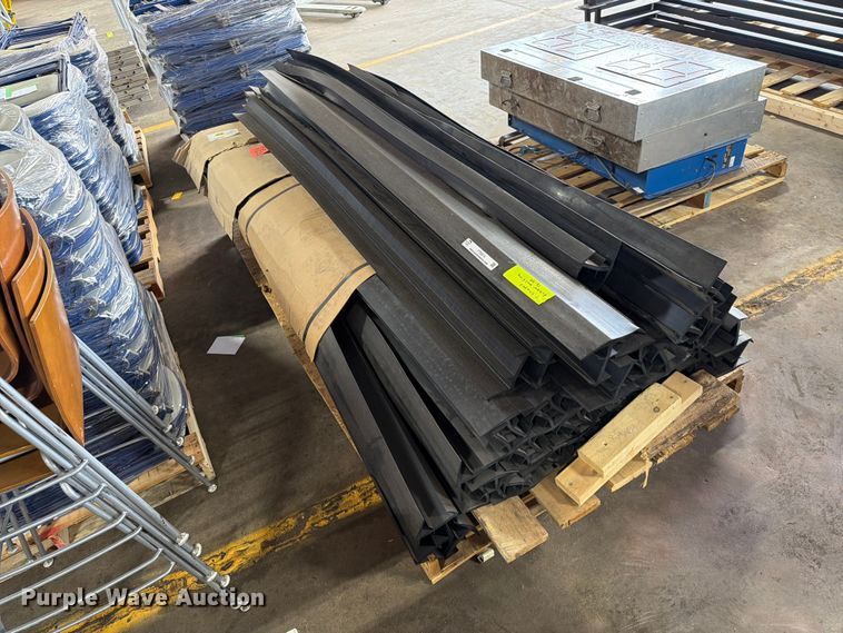 image for item FT6574 Approximately 50 pieces of T Shape Rubber molding