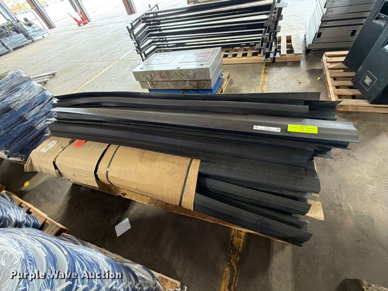 image for item FT6574 Approximately 50 pieces of T Shape Rubber molding