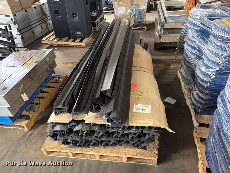 image for item FT6574 Approximately 50 pieces of T Shape Rubber molding