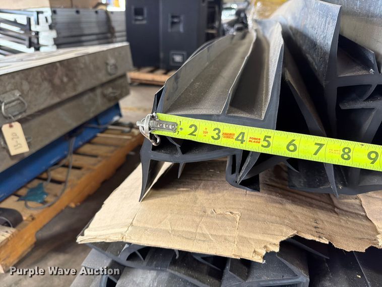 image for item FT6574 Approximately 50 pieces of T Shape Rubber molding