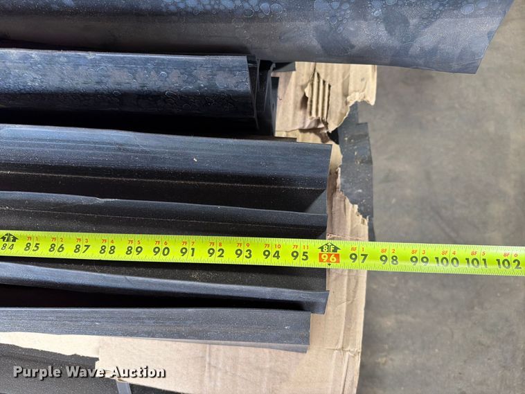 image for item FT6574 Approximately 50 pieces of T Shape Rubber molding