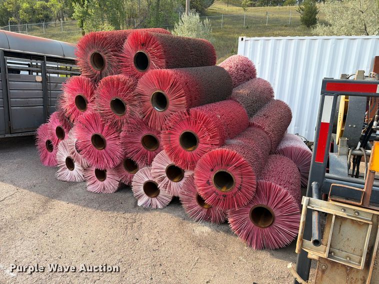 image for item FT6593 Approximately 38 brooms