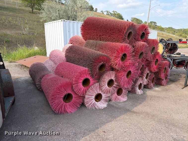 image for item FT6593 Approximately 38 brooms