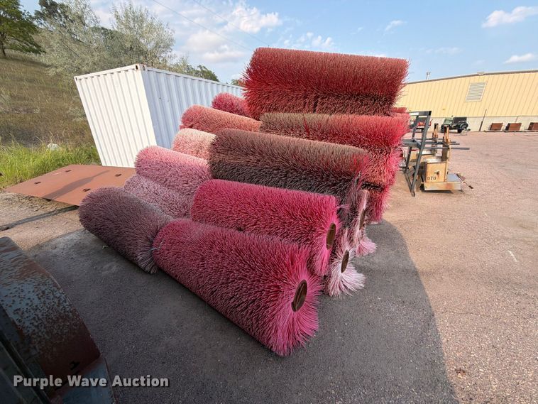 image for item FT6593 Approximately 38 brooms