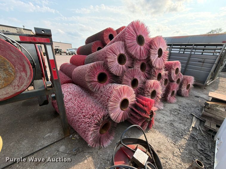 image for item FT6593 Approximately 38 brooms
