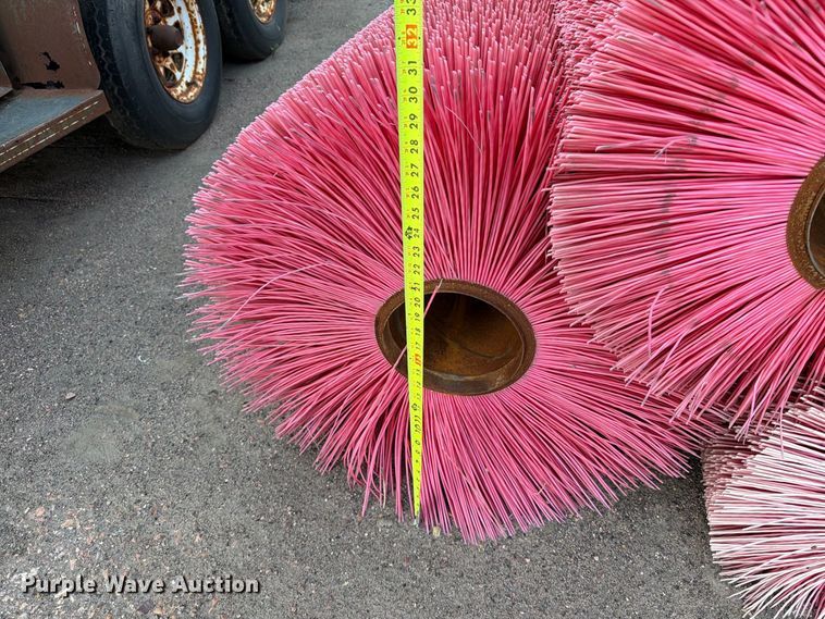 image for item FT6593 Approximately 38 brooms