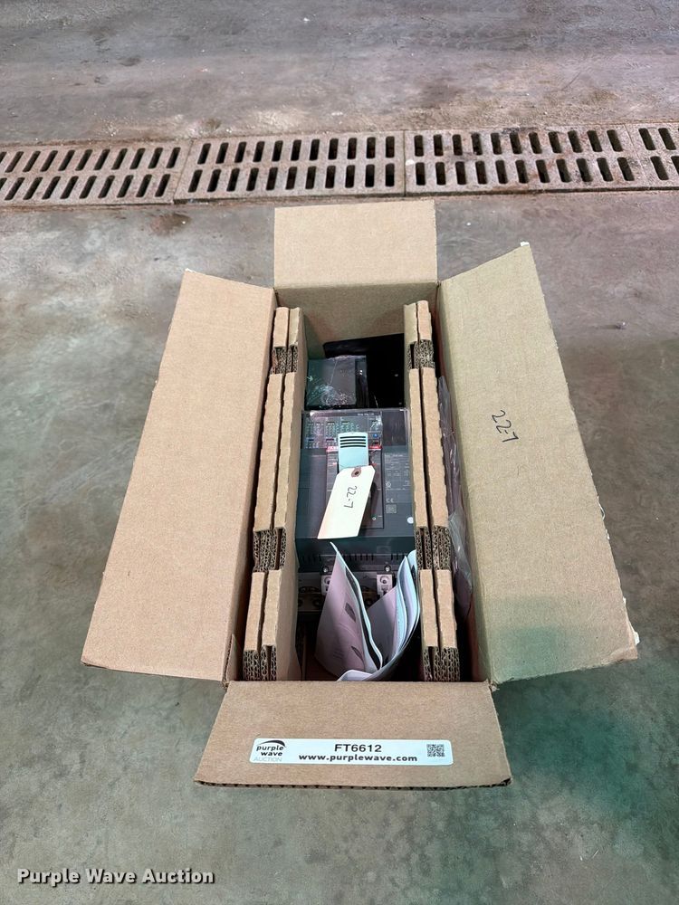 image for item FT6612 ABB Emax 2 circuit breaker