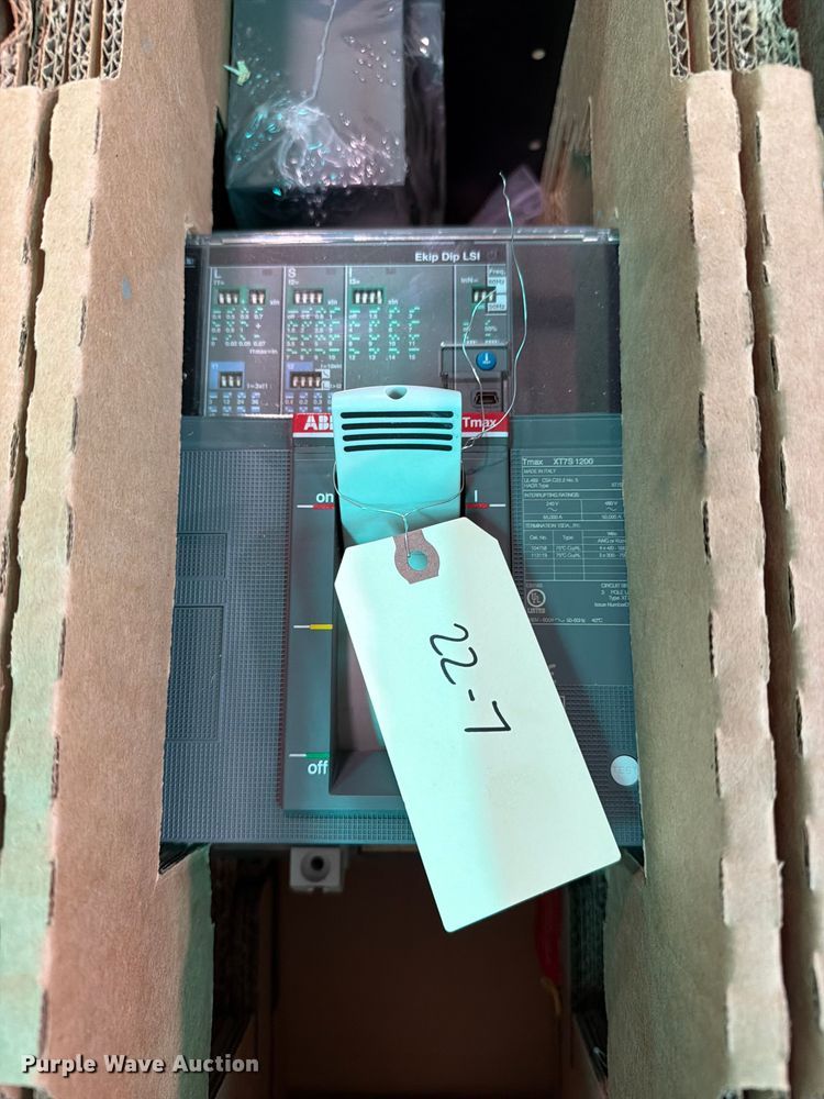 image for item FT6612 ABB Emax 2 circuit breaker