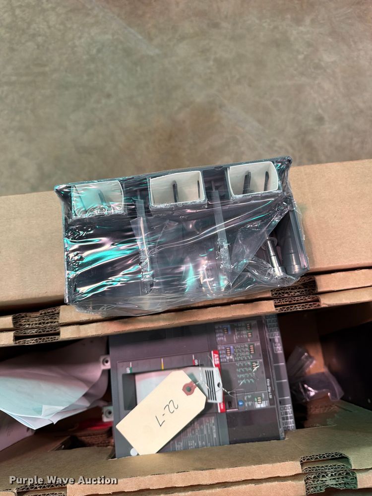image for item FT6612 ABB Emax 2 circuit breaker