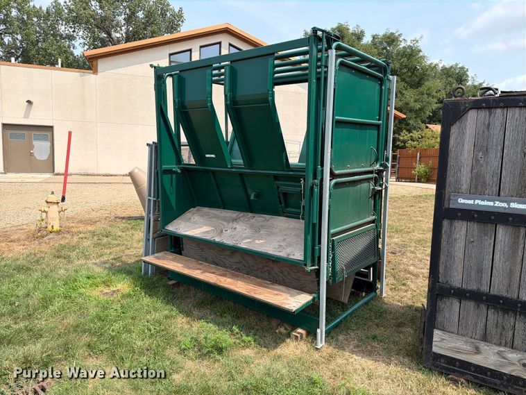 image for item FT6625 Fauna Research Inc tamer squeeze chute
