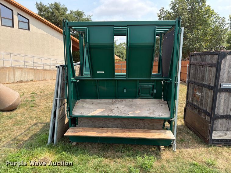 image for item FT6625 Fauna Research Inc tamer squeeze chute