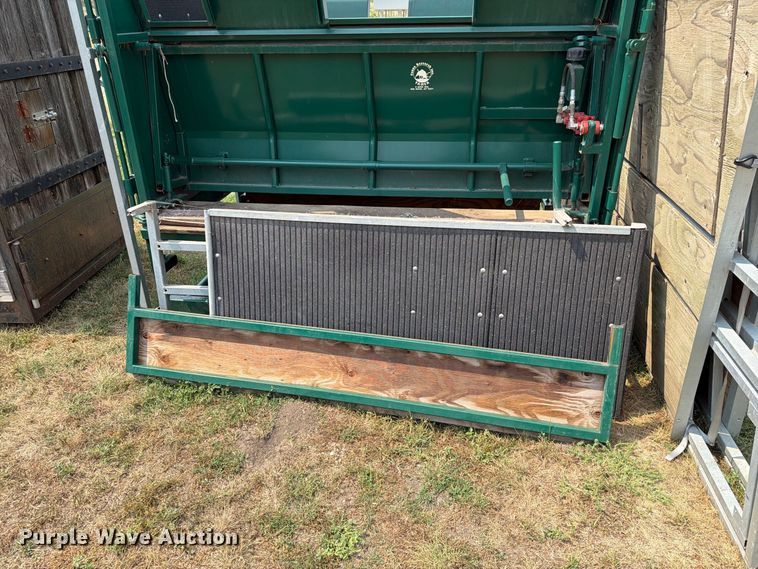 image for item FT6625 Fauna Research Inc tamer squeeze chute