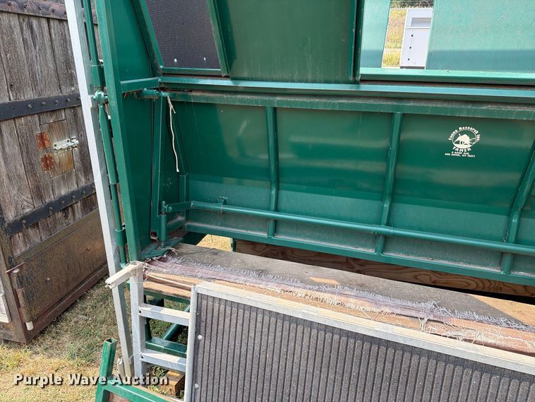 image for item FT6625 Fauna Research Inc tamer squeeze chute