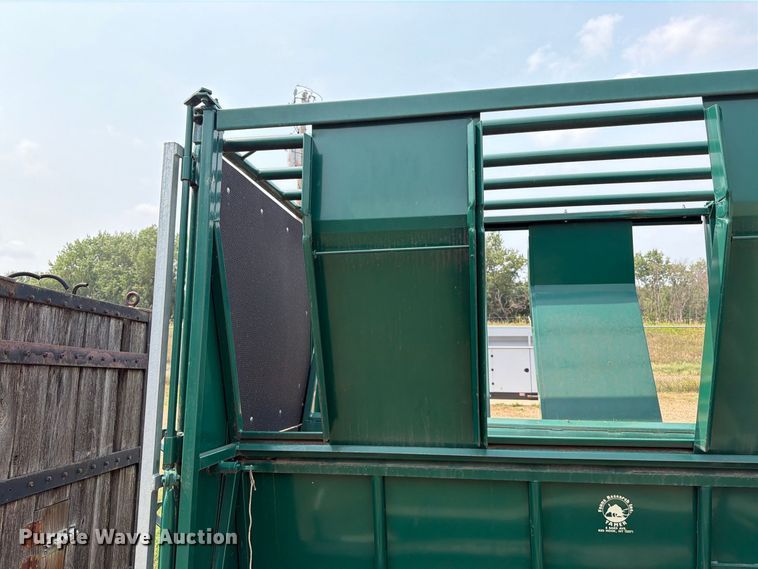 image for item FT6625 Fauna Research Inc tamer squeeze chute
