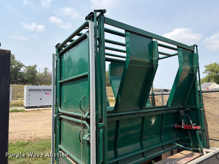 image for item FT6625 Fauna Research Inc tamer squeeze chute