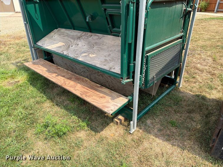 image for item FT6625 Fauna Research Inc tamer squeeze chute