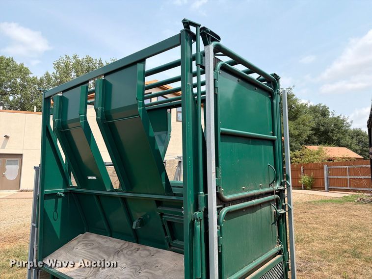 image for item FT6625 Fauna Research Inc tamer squeeze chute