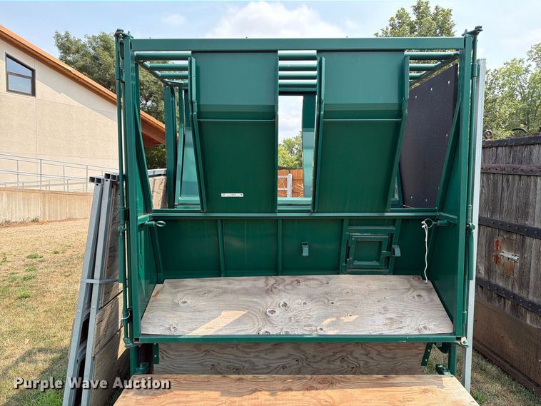 image for item FT6625 Fauna Research Inc tamer squeeze chute
