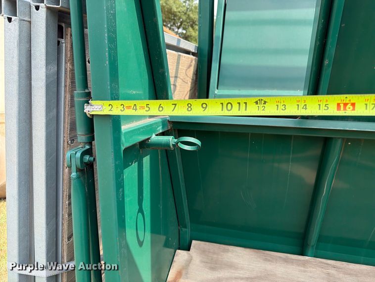image for item FT6625 Fauna Research Inc tamer squeeze chute