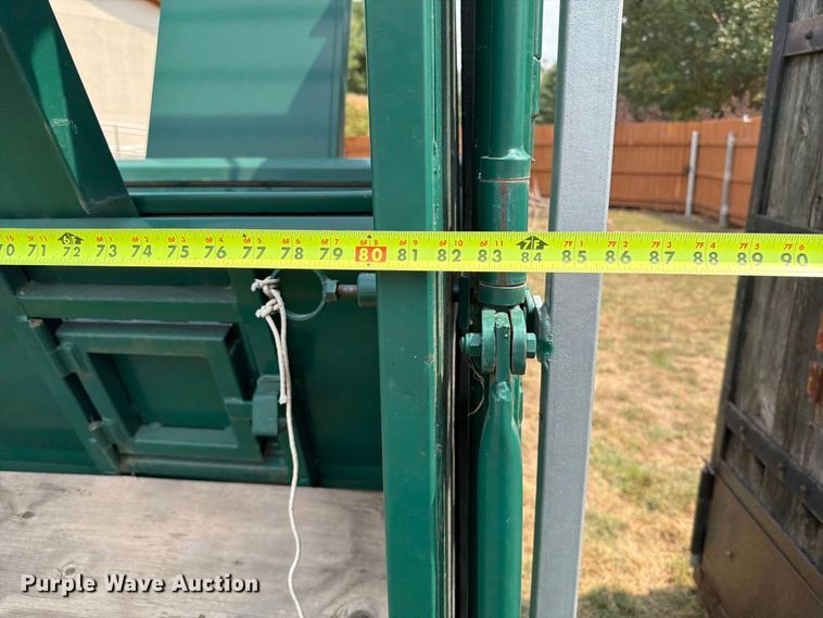 image for item FT6625 Fauna Research Inc tamer squeeze chute