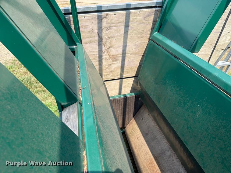 image for item FT6625 Fauna Research Inc tamer squeeze chute