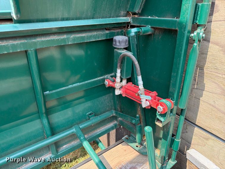 image for item FT6625 Fauna Research Inc tamer squeeze chute