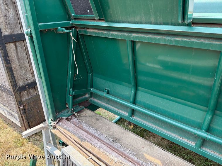 image for item FT6625 Fauna Research Inc tamer squeeze chute