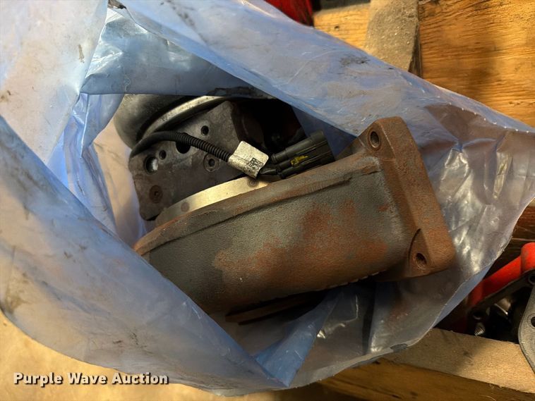image for item FT6633 Cummins ISL engine