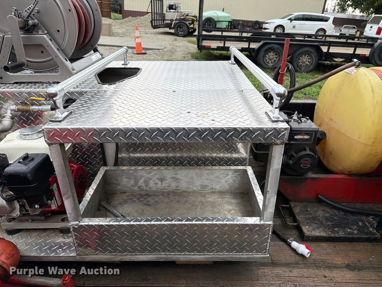 image for item FT8065 Utility vehicle fire skid
