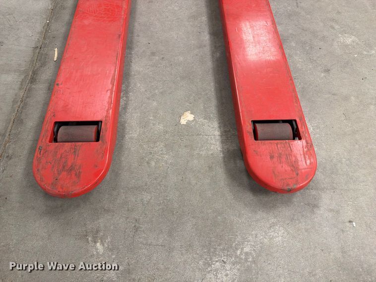 image for item FU0509 2012 Vestil Mfg. L60A pallet jack