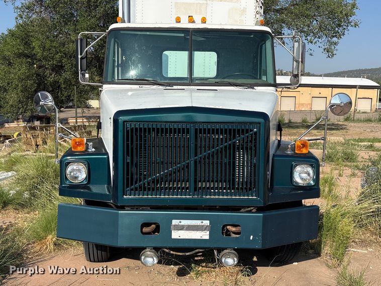 image for item JM9386 1995 White GMC WB semi truck