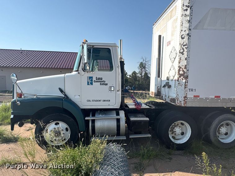image for item JM9386 1995 White GMC WB semi truck