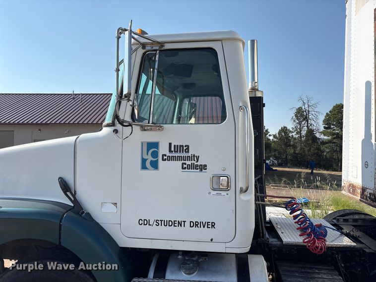 image for item JM9386 1995 White GMC WB semi truck