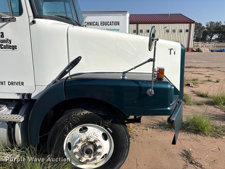 image for item JM9386 1995 White GMC WB semi truck