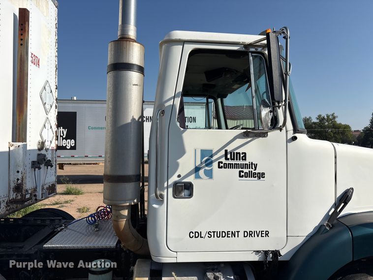 image for item JM9386 1995 White GMC WB semi truck