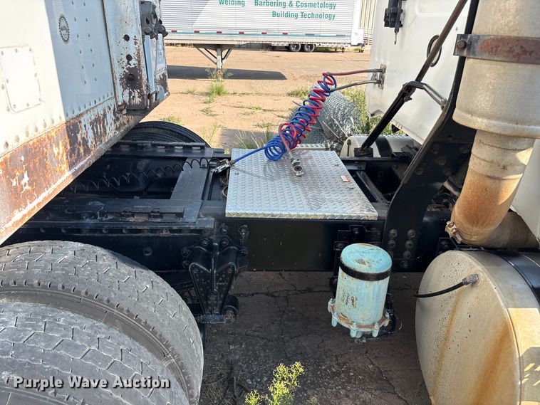 image for item JM9386 1995 White GMC WB semi truck